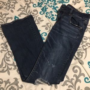 American Eagle 8L distressed jeans